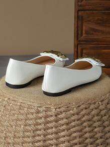 Chaussures plates confortables à bout pointu et col bas avec boucle, en vert menthe pour une utilisation quotidienne et des activités extérieures, gris, marron et bleu marine pour des chaussures décontractées