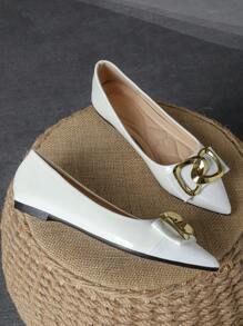 Chaussures plates confortables à bout pointu et col bas avec boucle, en vert menthe pour une utilisation quotidienne et des activités extérieures, gris, marron et bleu marine pour des chaussures décontractées