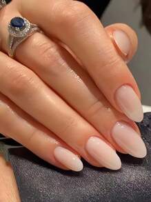 Juego de 24 piezas Uñas postizas de forma corta almendra en color ombre blanco lechoso con cobertura total como accesorio para actualizar tu look en vacaciones, fiestas, bailes o uso diario