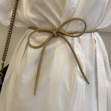 1 pezzo Cintura in corda di pelle colorata da donna. Pendente metallico, si annoda semplicemente attorno in vita, adatta per maglioni, vestiti, t-shirt morbide, ecc. Cintura multifunzionale per San Valentino