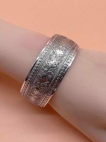 Textured Cuff Flower Detail Bangle Valentines