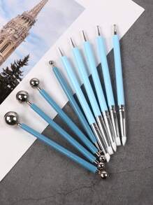 9 أدوات نقش ، بما في ذلك 5 من الجهتين بإجمالي 10 أدوات بصمات مختلفة وخمسة أدوات تشطيب سيليكون داخلي وخزفية، و 4 أدوات كرة معدنية مزدوجة الرأس ، وفرشاة رسم النقاط لكرة الطين الخزفية - أداة رسم نقطية ، للصخور والأظافر والخلط والطلاء ونمذجة أدوات النقش الخزفية