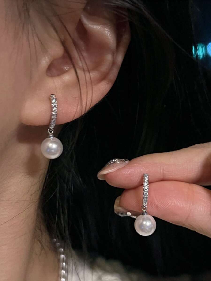 topshiny 一对优雅迷人的珍珠水晶吊坠耳环，适合日常佩戴和参加派对（水晶数量不定） - 白色 - 查看 1