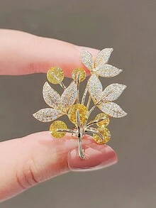 New Design Lucky Clover Brooch, Women Decorative Collar Pin, Clothes Anti-Light Buckle Brooch, Outerwear Accessory - Gold - View 4