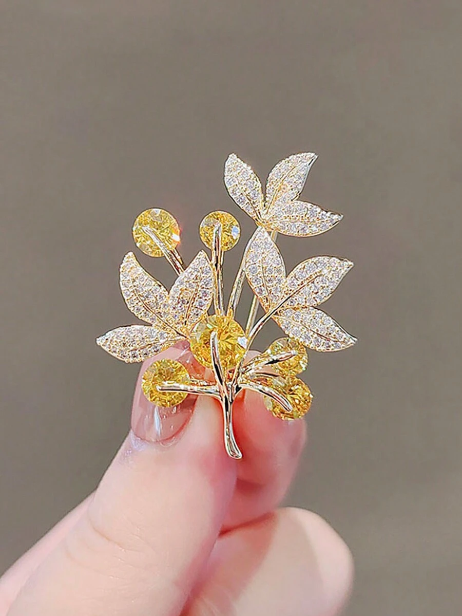 New Design Lucky Clover Brooch, Women Decorative Collar Pin, Clothes Anti-Light Buckle Brooch, Outerwear Accessory - Gold - View 1