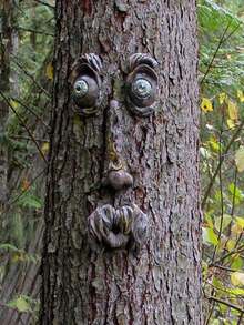 Tree Monster Facial Features Figurine, Garden Tree Decoration For Courtyard Landscape, Easter Hanging Ornament, Outdoor Creative Resin Horticultural Decoration Prop - Multicolor - View 4