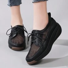 Middle-Aged Women Summer Hollow Mesh Breathable Mesh Shoes, Large Size Slip-Resistant, Thick-Soled Sandals For Outdoor, Black