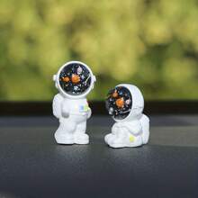 2pcs/1pc Creative Micro Landscape Astronaut Decoration, Cute Cartoon Astronaut Car Ornament, Realistic Astronaut Miniature Figurine For Home Office Decor, Student Gift, Great For Halloween, And Fall Decorations Birthday