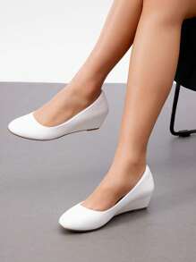 Women's Mid Wedge Heel Pumps Closed Toe Slip-On Elegant Comfortable Casual Shoes - 白色 - 查看 1