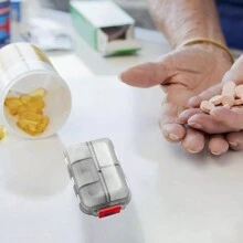 1 个药盒，便携式小型每周旅行药丸储存盒，便携式口袋药盒，钱包分配器，维生素鱼油隔层容器药盒