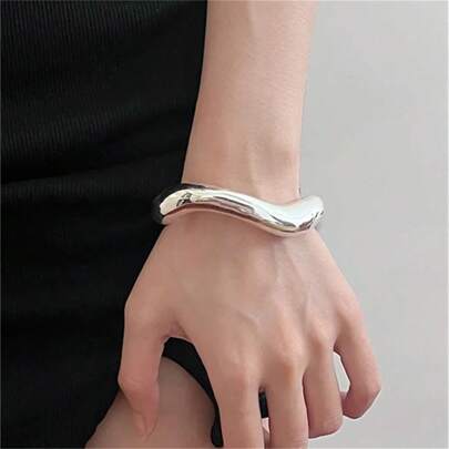 Vòng tay kim loại mở không đối xứng trừu tượng phóng đại cho phụ nữ, phụ kiện trang sức phong cách châu Âu và Mỹ
