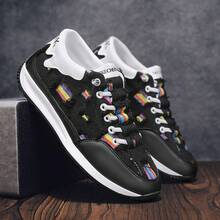 1雙新款男士時尚休閒運動鞋，時尚透氣滑板鞋，帶防滑鞋帶和平底厚底運動鞋 - 黑色 - 查看 2