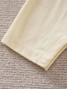 Yierying 新生男婴卡通恐龙印花舒适圆领短袖连体衣，春夏