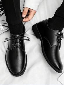 男士春夏時尚薄型PU皮指尖綁帶輕便商務休閒跳舞派對皮鞋