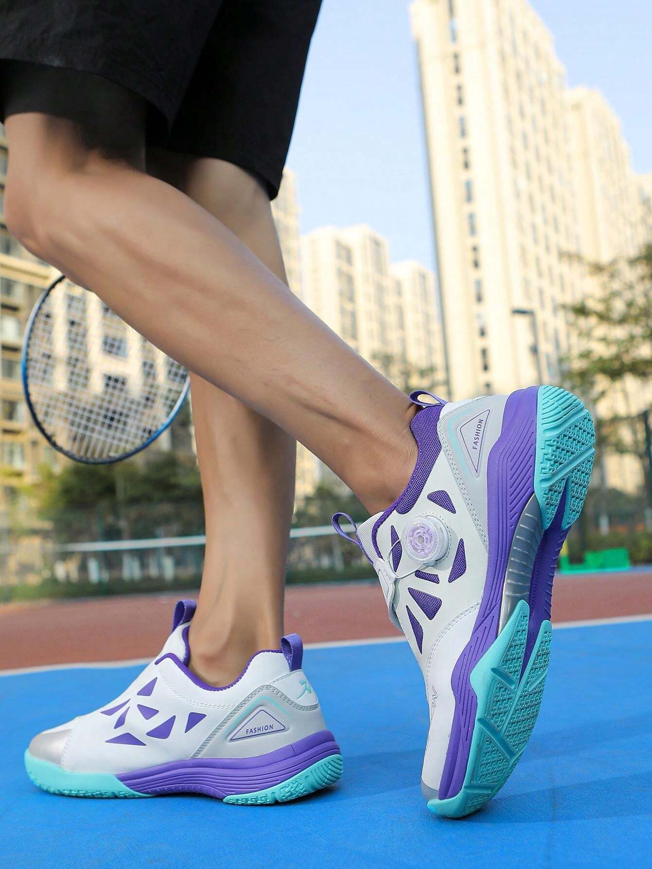 Professional tennis shoes with carbon board and cowhide soles suitable