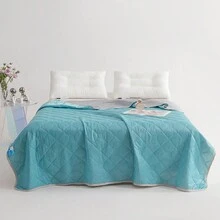Chăn mùa hè viền đơn màu, chăn mỏng một mảnh, đường khâu rộng, thoải mái và thân thiện với làn da, mềm mại và tinh tế, thích hợp cho mọi mùa (xuân, hạ, thu, đông), áp dụng cho phòng ngủ, ký túc xá, trang trí nội thất , Mùa hè mát mẻ, Thân thiện với làn da và thoáng khí, Người lớn, Sử dụng một hoặc hai lần - Màu xanh lá cây đậm - Xem 2