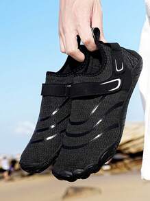 O pereche de pantofi de trekking pe apă pentru sporturi în aer liber Four Seasons pentru bărbați și femei, pantofi de apă respirabili pentru drumeții, pescuit, cu uscare rapidă, anti-alunecare, anti-miros, ușoare, pantofi pentru cupluri, pantofi yoga, pantofi de alergare reflectorizați de noapte.