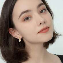 中性极简耳环，金钢几何耳环，精致的方形和长方形几何耳环，适合女孩和女士佩戴，是送给她的绝佳礼物。百搭复古INS风耳环，可搭配沙滩装、比基尼、连衣裙、T恤、牛仔裤、运动服等，也是情人节、生日、母亲节、感恩节或节日礼物的理想之选。 - 彩色 - 查看 3