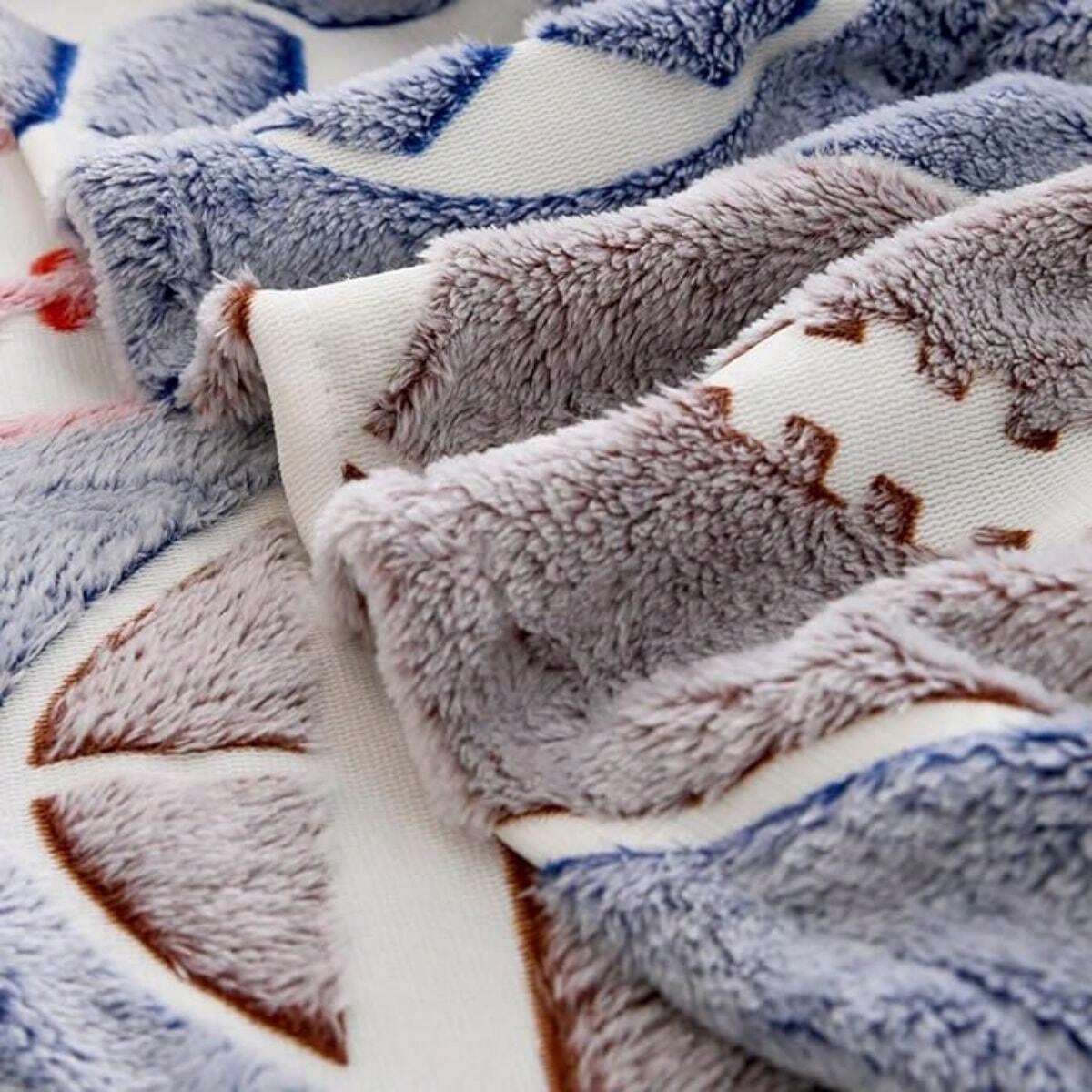 Coperta In Flanella Morbida Per Bambini 127x152 Cm Con Dinosauri Che Si Illuminano Al Buio - Regalo Originale Per Neonati E Ragazzi (Blu)