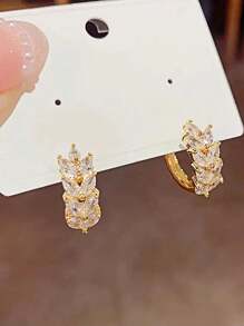A Pair Of Leaf Earrings Suitable For Women To Wear, Suitable For Daily Wear, Weddings, Travel Photography, Birthday/Holiday Gifts, Music Festivals, Parties, And Other Occasions Halloween