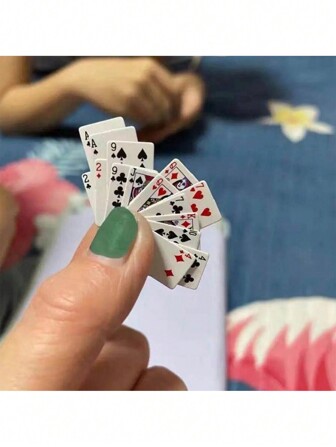1pc Mini Playing Cards, Random Style Novelty Fun Gift / Toy
