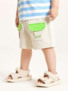 mini bala Pantalones cortos de verano nuevos con bloqueo de color y bordado de letra para niños pequeños