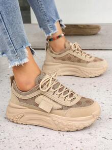 1對女式運動風格舒適運動鞋，前綁帶和花紋PU低幫戶外滑板鞋，適合學生 - 卡其色 - 查看 4