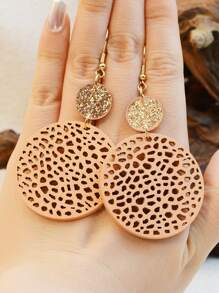 1 Paar geometrische goldene Holzparty-Ohrringe, beschichtet mit Gretlite-Pailletten, kombiniert mit einem bohemianischen Hohlraum-Design, leichte doppelseitige übertriebene runde Ohrringe für Frauen.