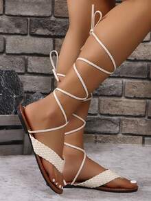 Sandalias romanas planas casuales y elegantes para mujeres con tiras tejidas para la playa - Beis - Ver 5