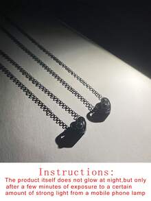 ATLVXJL Set de 2 piezas de joyería a juego con collar de cadena de acero inoxidable con corazón hueco que brilla en la oscuridad y cuentas de proyección, para parejas, regalo del Día de San Valentín - Negro - Ver 9