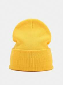 A Unisex Custom-Made Brimless Knitted Cap With Embroidered Lettering, Suitable For Couples, And A Perfect Everyday Mother's Day Gift.