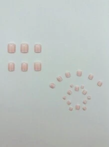 24 Stück minimalistische bright weiße künstliche Zehennägel mit französischer weißen Randdekoration - einfach anwendbare, kurz-quadrate falsche Zehennägel, für tägliche Mode geeignet + 1 Stück Gelee-Kleber + 1 Stück Nagelfeile Nagelbedarf