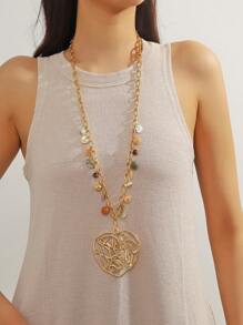 Un collar de aleación con forma de corazón con cuentas de moda adecuado para el uso diario de la mujer