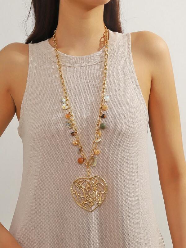 Un collar de aleación con forma de corazón con cuentas de moda adecuado para el uso diario de la mujer