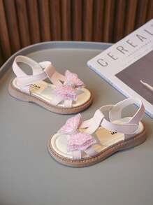 1 双女童珍珠饰边蝴蝶结平底可爱凉鞋，适合夏季