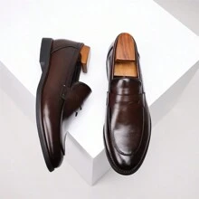 Herren Slip-On Loafer mit Rundkappe, bequem, legere Business-Schuhe im englischen Stil mit Ledersohle, leicht, rutschfeste Bootsschuhe, geeignet für Geschäftstreffen und Bankette, vielseitig und modisch