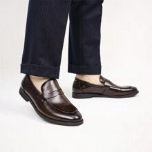 Herren Slip-On Loafer mit Rundkappe, bequem, legere Business-Schuhe im englischen Stil mit Ledersohle, leicht, rutschfeste Bootsschuhe, geeignet für Geschäftstreffen und Bankette, vielseitig und modisch