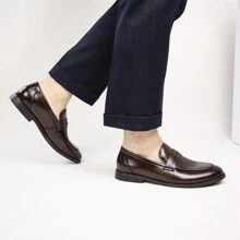Herren Slip-On Loafer mit Rundkappe, bequem, legere Business-Schuhe im englischen Stil mit Ledersohle, leicht, rutschfeste Bootsschuhe, geeignet für Geschäftstreffen und Bankette, vielseitig und modisch