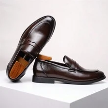 Herren Slip-On Loafer mit Rundkappe, bequem, legere Business-Schuhe im englischen Stil mit Ledersohle, leicht, rutschfeste Bootsschuhe, geeignet für Geschäftstreffen und Bankette, vielseitig und modisch