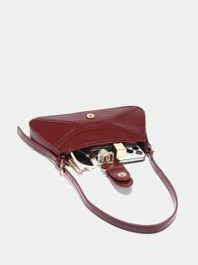 1 pièce Sac à épaule pour femmes  enrobé brillant style moto rétro avec boucle décorative, fermeture à glissière, sangle réglable. Convient pour les voyages, les vacances, l'extérieur, les femmes en tenue décontractée au bureau. Sac inspiré du style rétro parfait pour le bureau, les et le travail.
