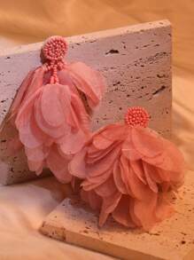 1 par de pendientes con borlas y flores de encaje adecuados para mujer para ser usados en la playa o diariamente