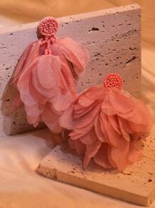 1 par de pendientes con borlas y flores de encaje adecuados para mujer para ser usados en la playa o diariamente