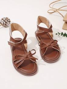 1 par de sandalias romanas planas para niñas con diseño de detalle de lazo hueco y banda de PU con lindo lazo para el verano - Café integral - Ver 3