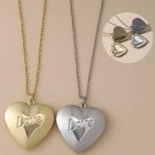 Relicario de corazón con palabra "LOVE" - Plateado - Ver 2