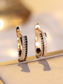 1 paire de Boucles d'oreilles élégantes minimalistes plaquées or avec pierres CZ noires et blanches, pour fiançailles, mariage et port quotidien