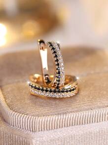 1 paire de Boucles d'oreilles élégantes minimalistes plaquées or avec pierres CZ noires et blanches, pour fiançailles, mariage et port quotidien