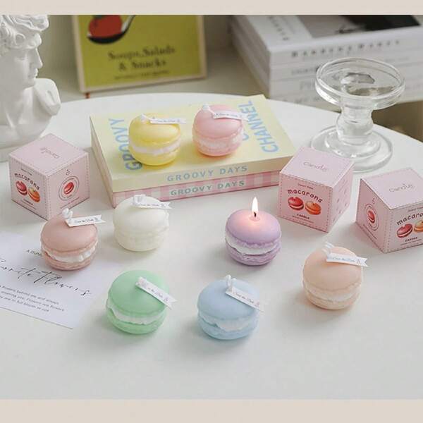 2 bougies parfumées en forme de macaron avec différentes couleurs et parfums disponibles (rose-pêche blanche Oolong; blanc-poire anglaise Freesia; bleu-Bleuet; jaune-camomille; vert-sel de mer sauge; violet-lavande française). Peuvent être utilisées comme cadeaux de mariage, accessoires photo, cadeaux d'anniversaire, cadeaux créatifs, bougies macarons