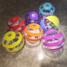 Pelota de playa inflable transparente a rayas de 23 pulgadas de color al azar, juguete inflable de la piscina césped al aire libre de PVC de uso doble para fiestas como decoración de pelota de piscina - Multicolor - Ver 2
