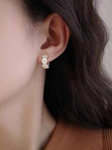 1 par de pendientes minimalistas de alta gama con gotitas de pegamento en forma de girasol blanco de moda
