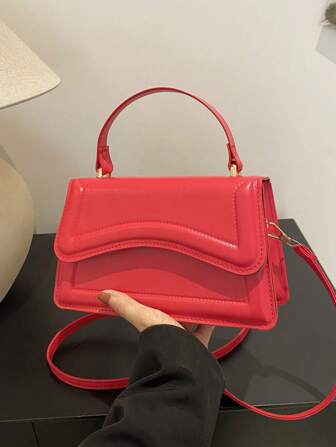 新款時尚紅色純色PU皮革小正方形手提包，簡約時尚，適合外出，萬能流行，可拆卸和調節肩帶。